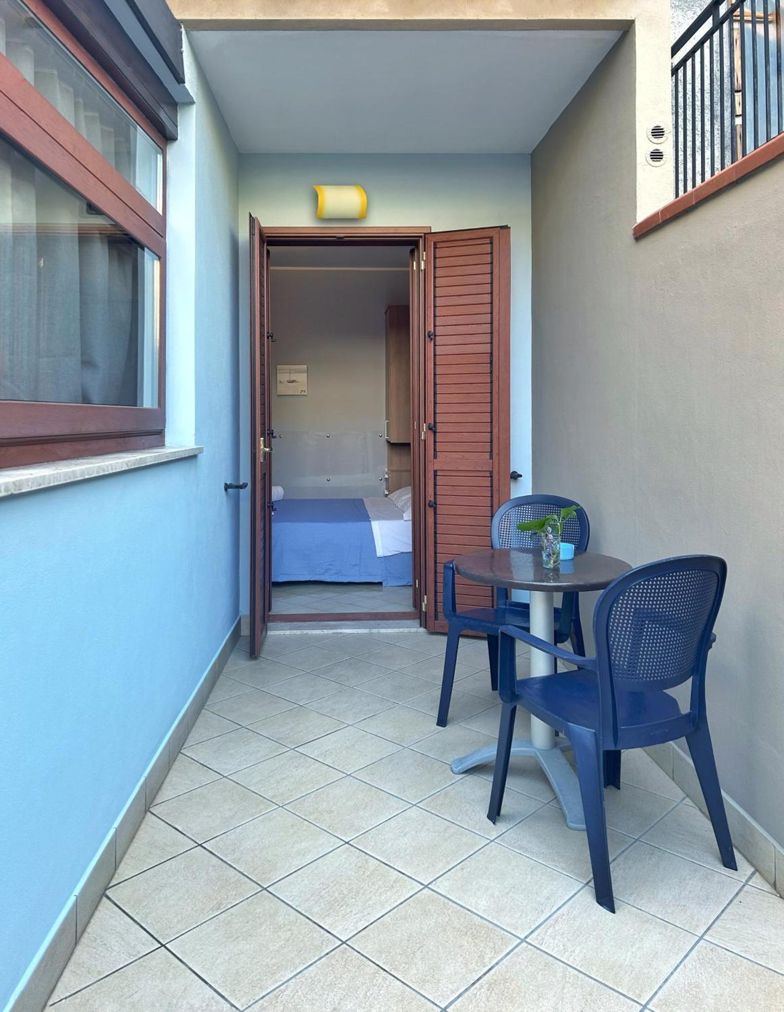 Bed and Breakfast La Piazzetta Джардини-Наксос Экстерьер фото