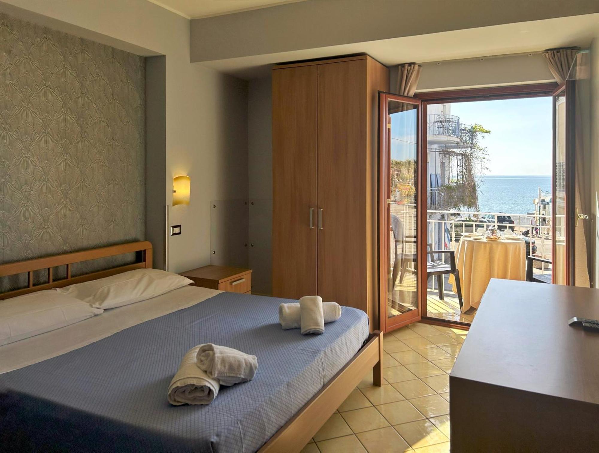 Bed and Breakfast La Piazzetta Джардини-Наксос Экстерьер фото