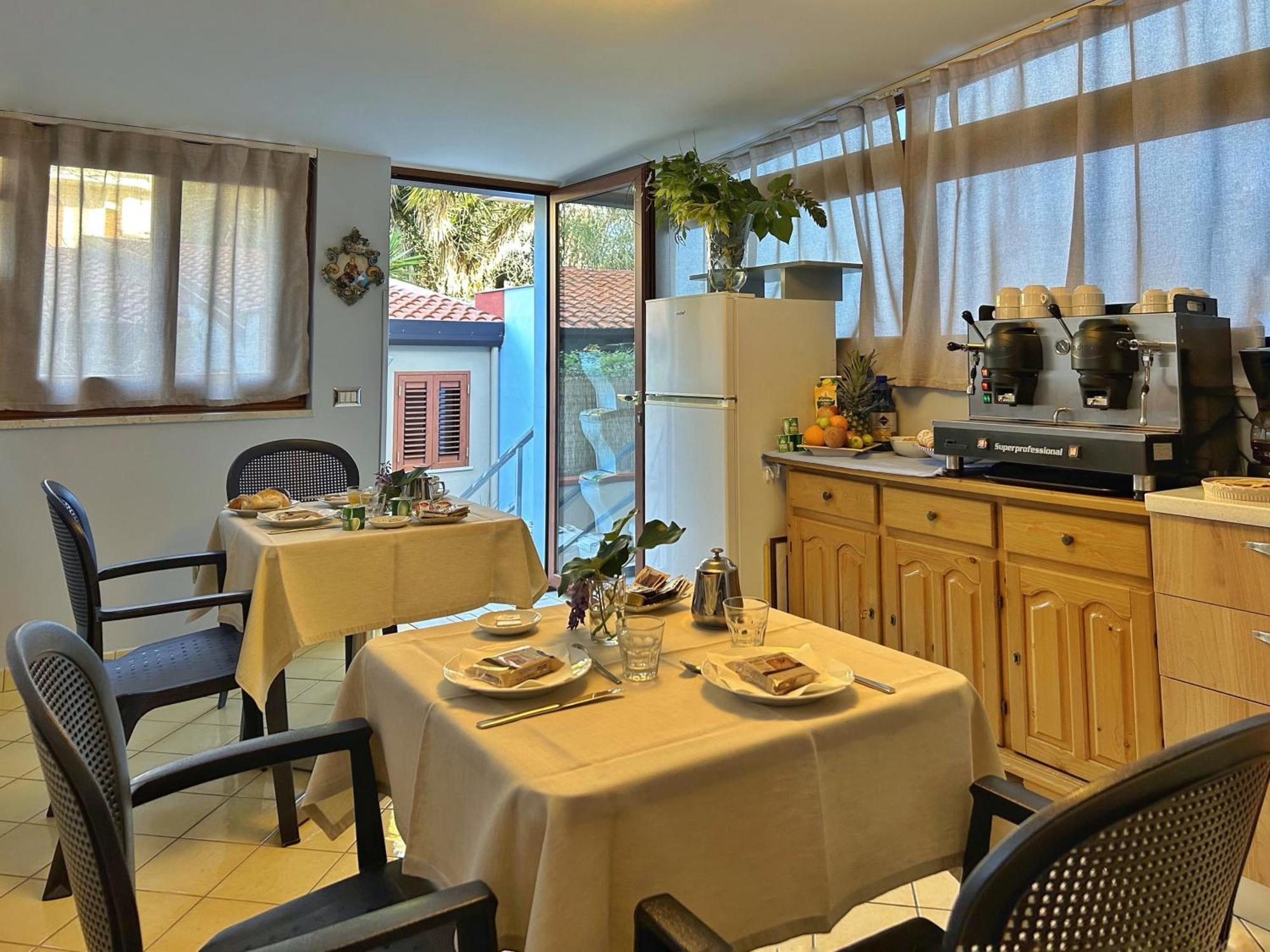 Bed and Breakfast La Piazzetta Джардини-Наксос Экстерьер фото
