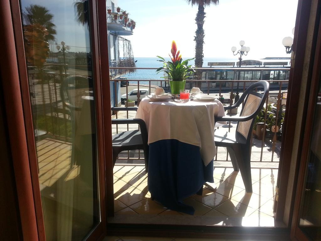 Bed and Breakfast La Piazzetta Джардини-Наксос Экстерьер фото